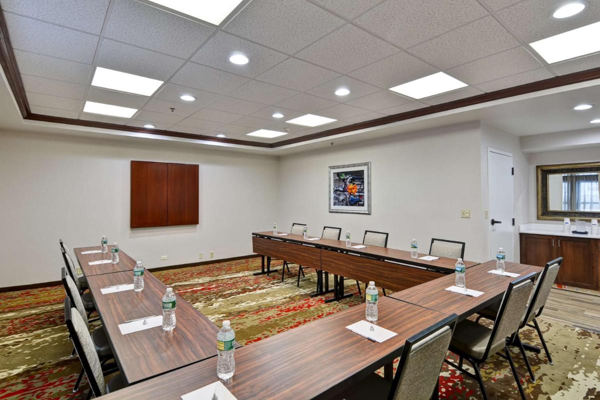 Hampton Inn Albany-Wolf Road - image 7