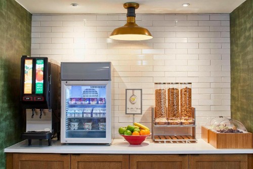 Fairfield Inn & Suites by Marriott Albany Airport - image 3