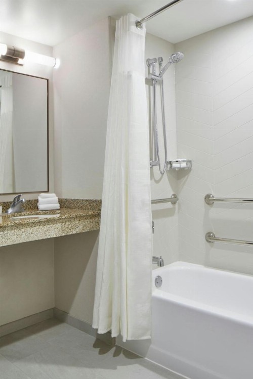 Fairfield Inn & Suites by Marriott Albany Airport - image 32