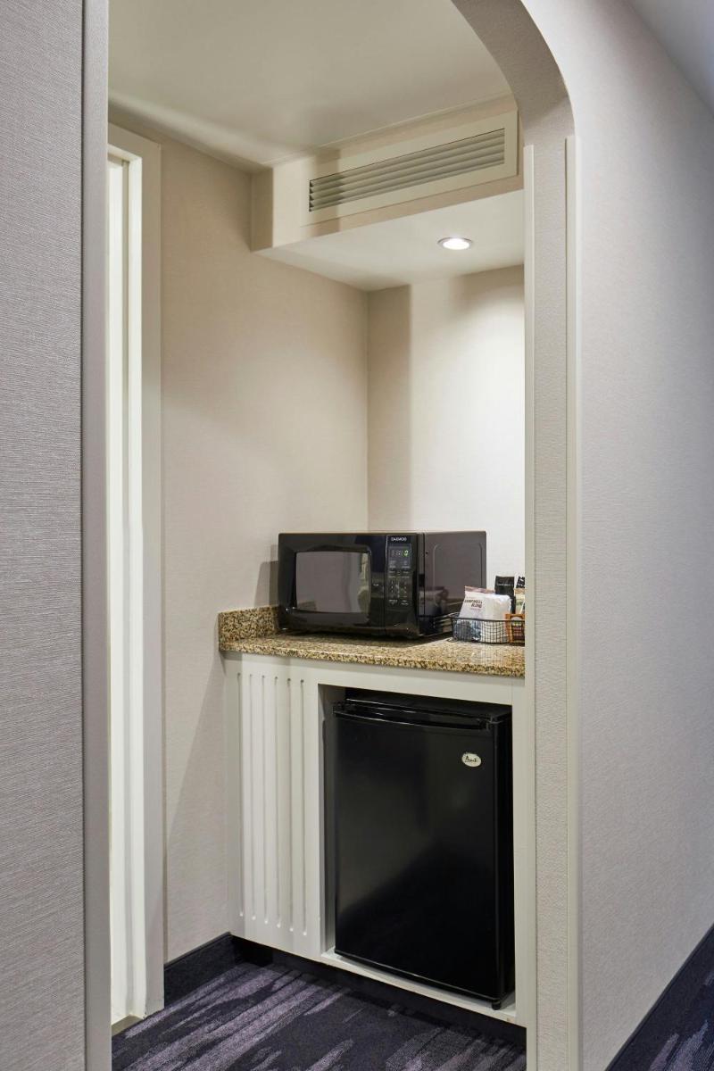 Fairfield Inn & Suites by Marriott Albany Airport - image 6