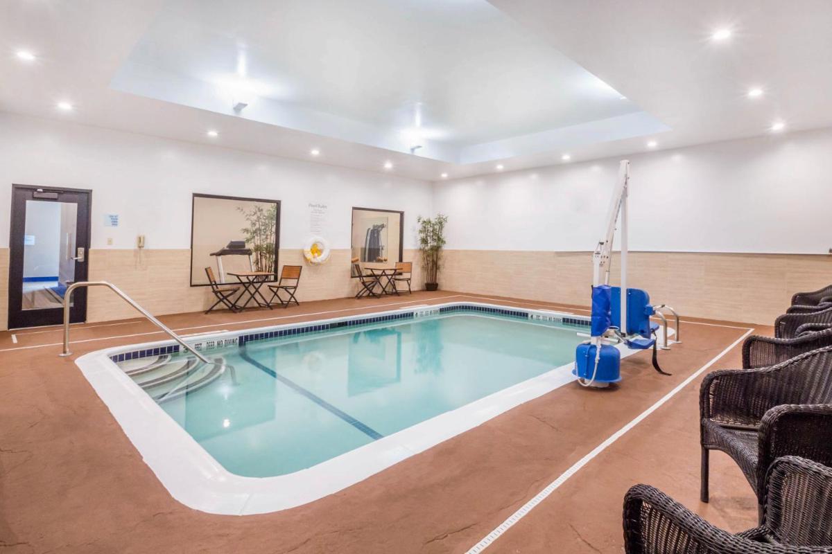 Holiday Inn Express & Suites - Albany Airport - Wolf Road an IHG Hotel - image 3