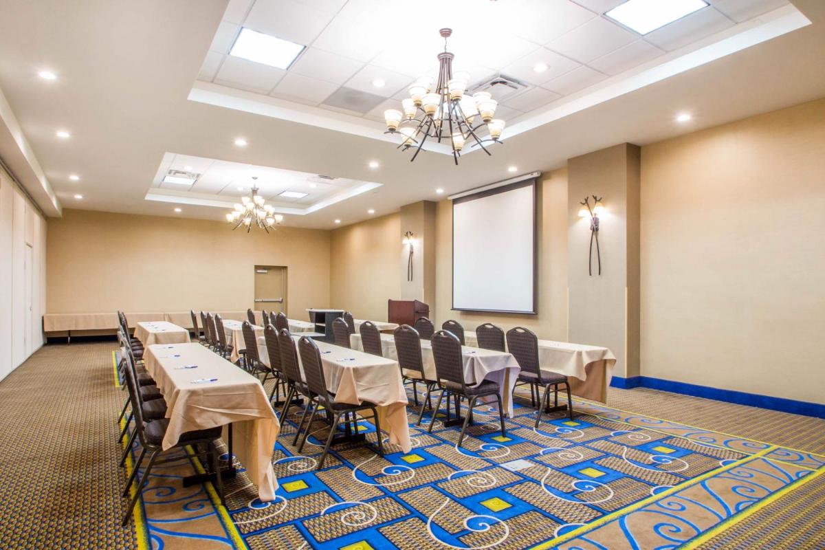 Holiday Inn Express & Suites - Albany Airport - Wolf Road an IHG Hotel - image 4