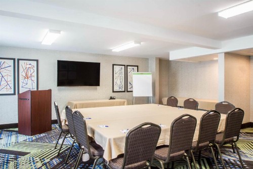 Holiday Inn Express & Suites - Albany Airport - Wolf Road an IHG Hotel - image 8