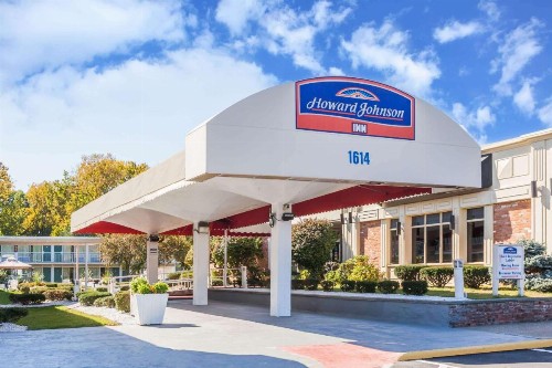 Howard Johnson by Wyndham Albany - image 2