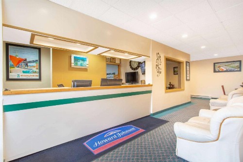 Howard Johnson by Wyndham Albany - image 4