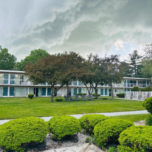 Howard Johnson by Wyndham Albany - image 5