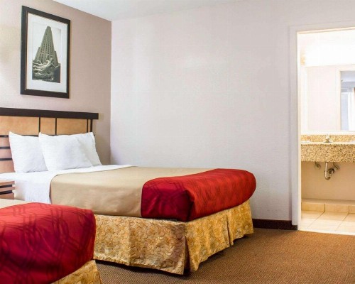 Econo Lodge Colonie Center Mall - image 11