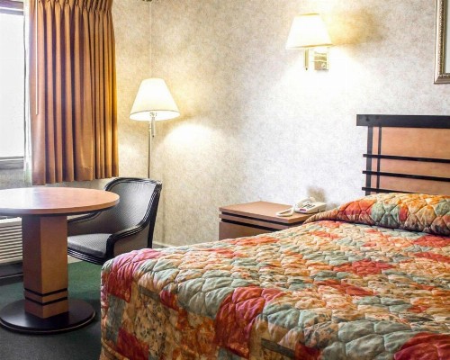 Econo Lodge Colonie Center Mall - image 19
