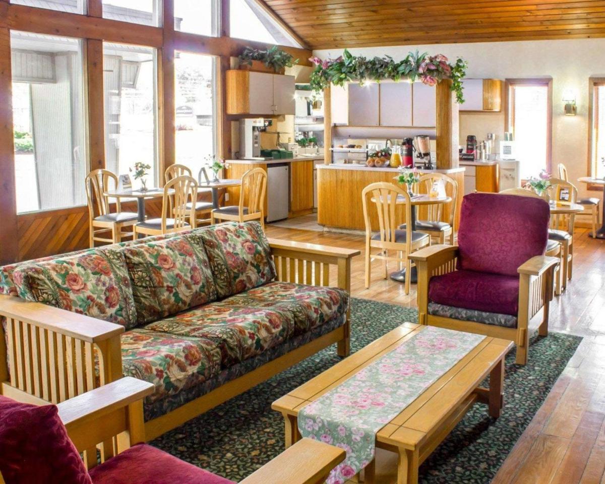 Econo Lodge Colonie Center Mall - image 7