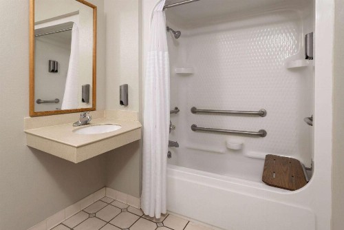 Days Inn & Suites by Wyndham Albany - image 21