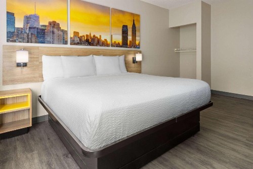 Days Inn & Suites by Wyndham Albany - image 38