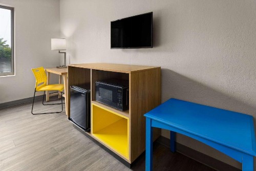 Days Inn & Suites by Wyndham Albany - image 47