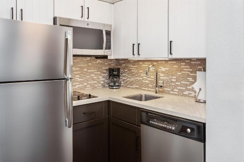Staybridge Suites Albany Wolf Rd-Colonie Center - image 12