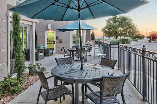 Hilton Garden Inn Albuquerque/Journal Center - image 16
