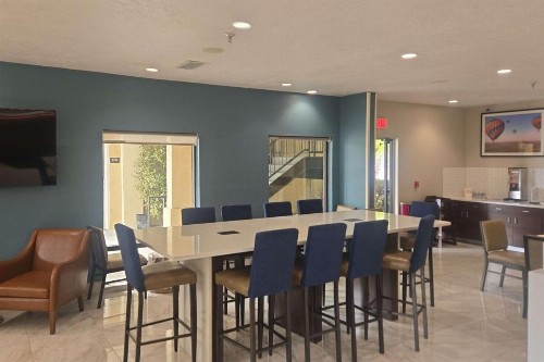 Super 8 by Wyndham Albuquerque Airport - image 15