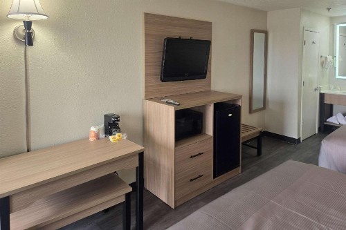 Super 8 by Wyndham Albuquerque Airport - image 8
