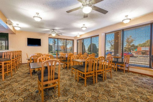 Days Inn & Suites by Wyndham Albuquerque North - image 10