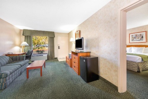 Days Inn & Suites by Wyndham Albuquerque North - image 20