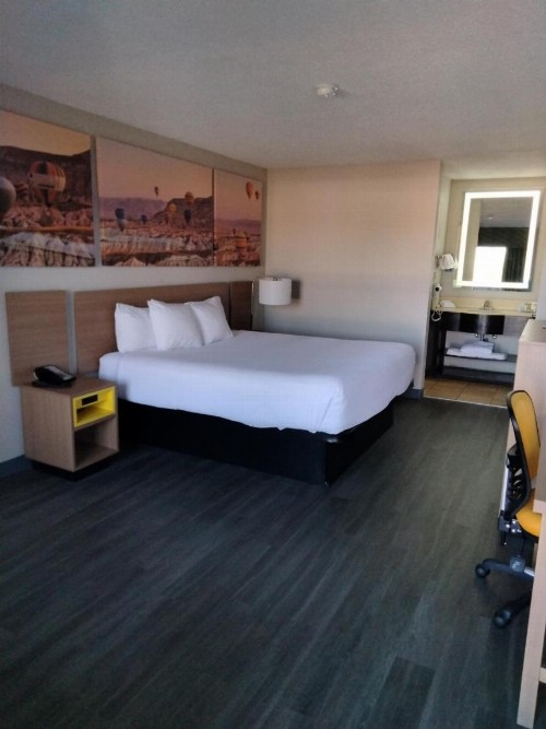Days Inn & Suites by Wyndham Albuquerque North - image 21