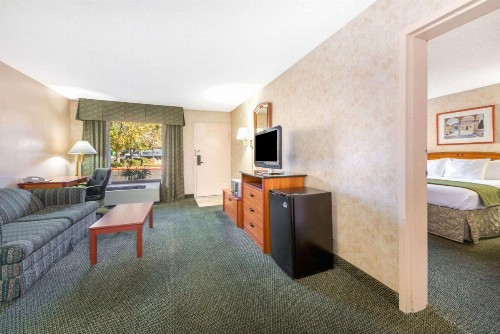 Days Inn & Suites by Wyndham Albuquerque North - image 23