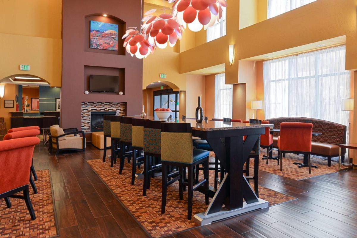 Hampton Inn & Suites Albuquerque-Coors Road - image 3