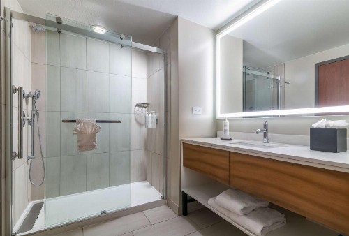 Embassy Suites by Hilton Albuquerque - image 10