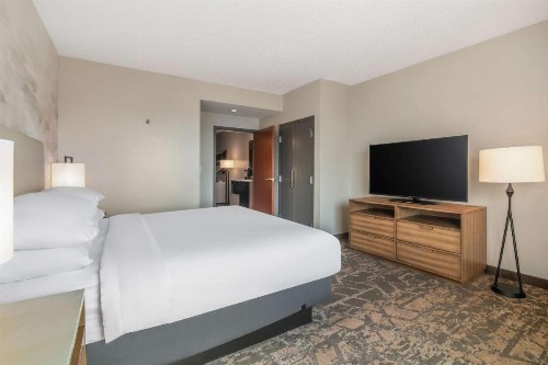 Embassy Suites by Hilton Albuquerque - image 11
