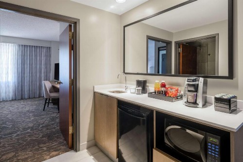 Embassy Suites by Hilton Albuquerque - image 13