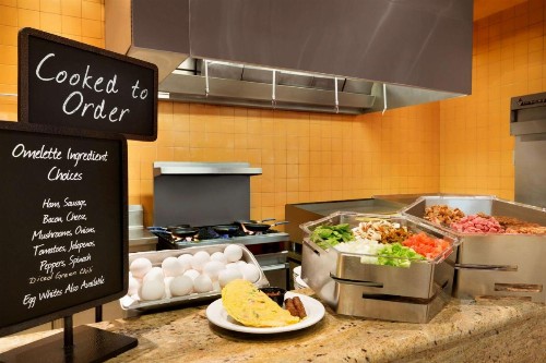 Embassy Suites by Hilton Albuquerque - image 2