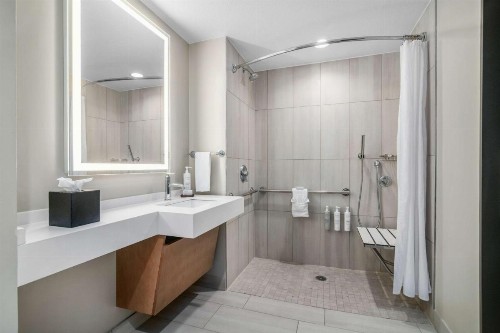 Embassy Suites by Hilton Albuquerque - image 30