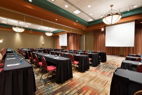 Embassy Suites by Hilton Albuquerque - image 4