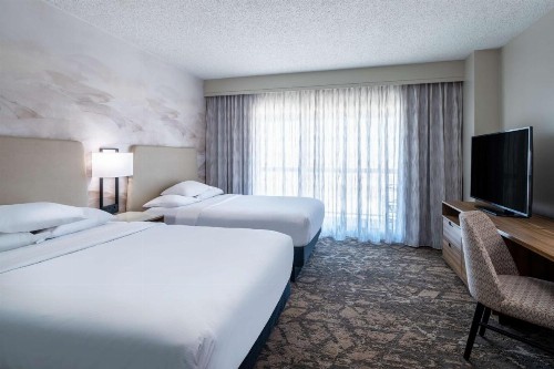 Embassy Suites by Hilton Albuquerque - image 6