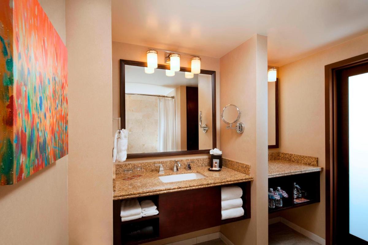 Sheraton Albuquerque Uptown - image 7