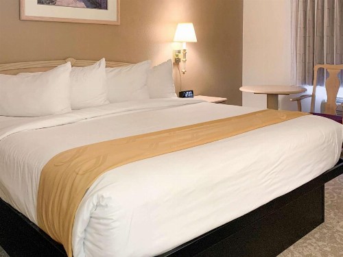 Quality Inn Albuquerque East I-40 Juan Tabo Exit - image 9