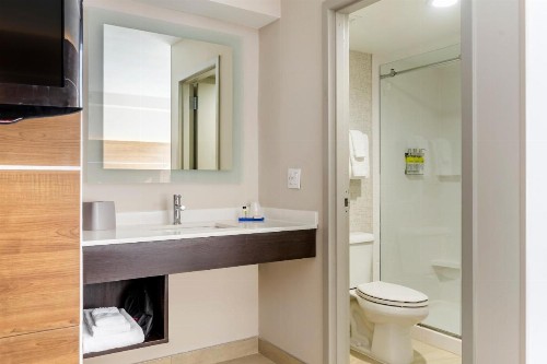 Holiday Inn Express Hotel & Suites Albuquerque Midtown an IHG Hotel - image 12