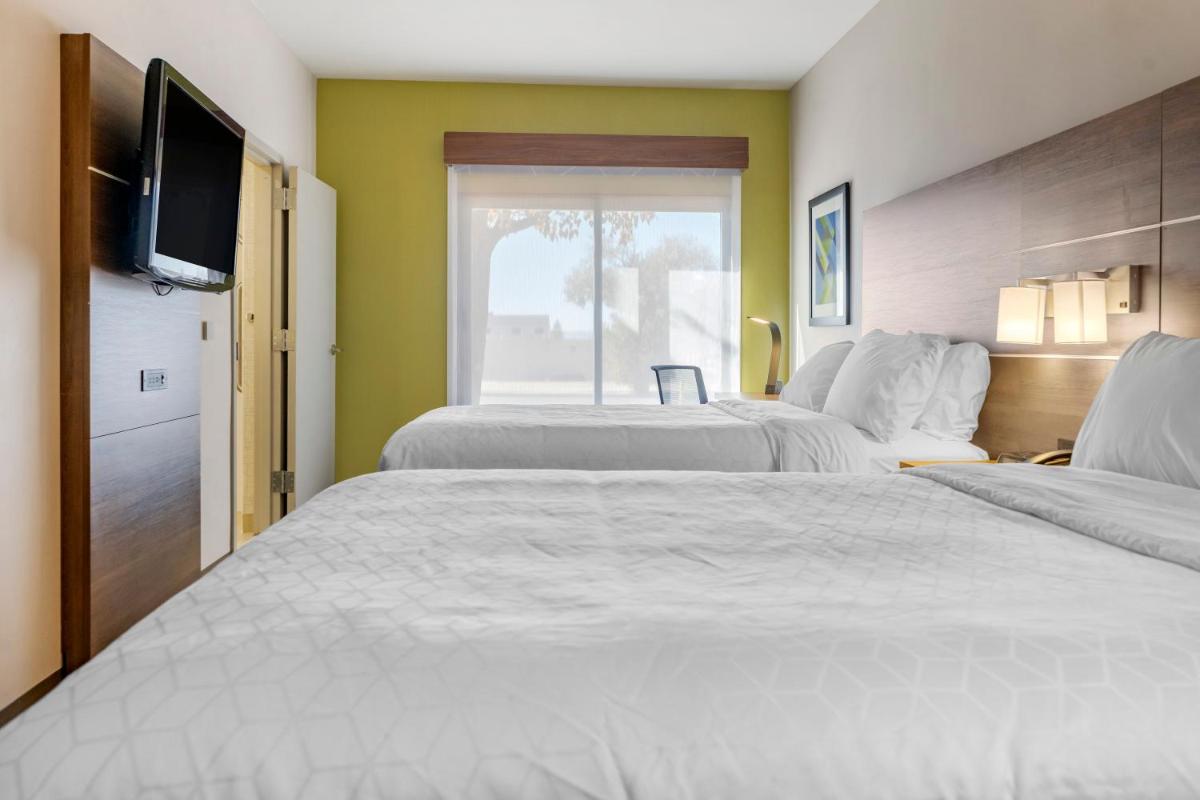 Holiday Inn Express Hotel & Suites Albuquerque Midtown an IHG Hotel - image 2