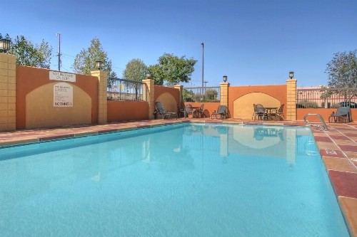 Holiday Inn Express Hotel & Suites Albuquerque Midtown an IHG Hotel - image 21