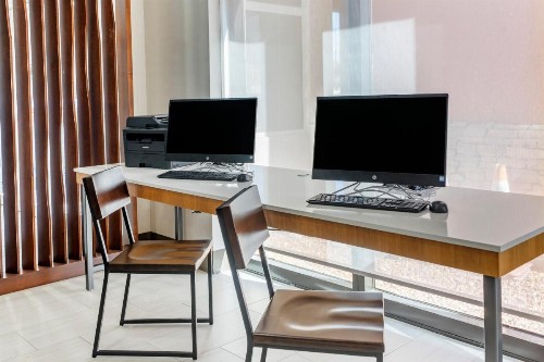 Holiday Inn Express Hotel & Suites Albuquerque Midtown an IHG Hotel - image 23