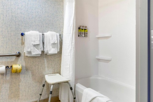Holiday Inn Express Hotel & Suites Albuquerque Midtown an IHG Hotel - image 37