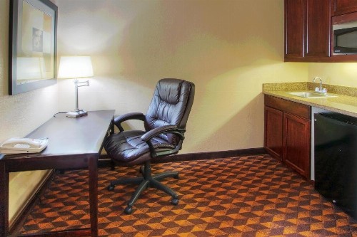 Holiday Inn Express Hotel & Suites Albuquerque Midtown an IHG Hotel - image 38