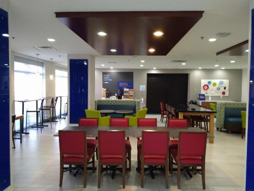 Holiday Inn Express Hotel & Suites Albuquerque Midtown an IHG Hotel - image 44