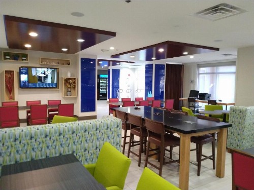 Holiday Inn Express Hotel & Suites Albuquerque Midtown an IHG Hotel - image 45