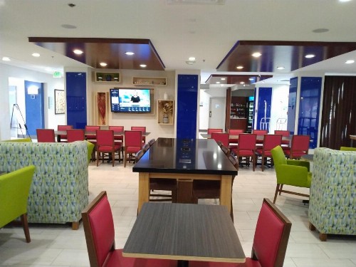 Holiday Inn Express Hotel & Suites Albuquerque Midtown an IHG Hotel - image 46