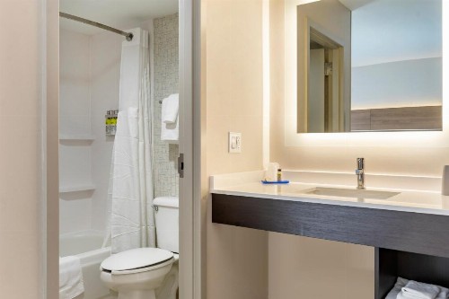 Holiday Inn Express Hotel & Suites Albuquerque Midtown an IHG Hotel - image 6