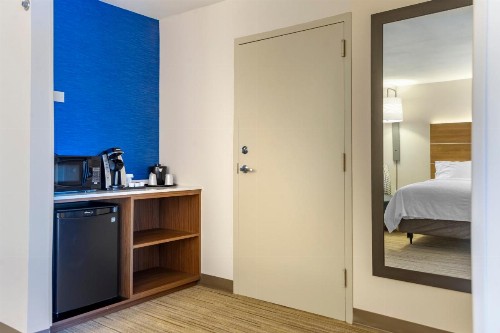 Holiday Inn Express Hotel & Suites Albuquerque Midtown an IHG Hotel - image 7