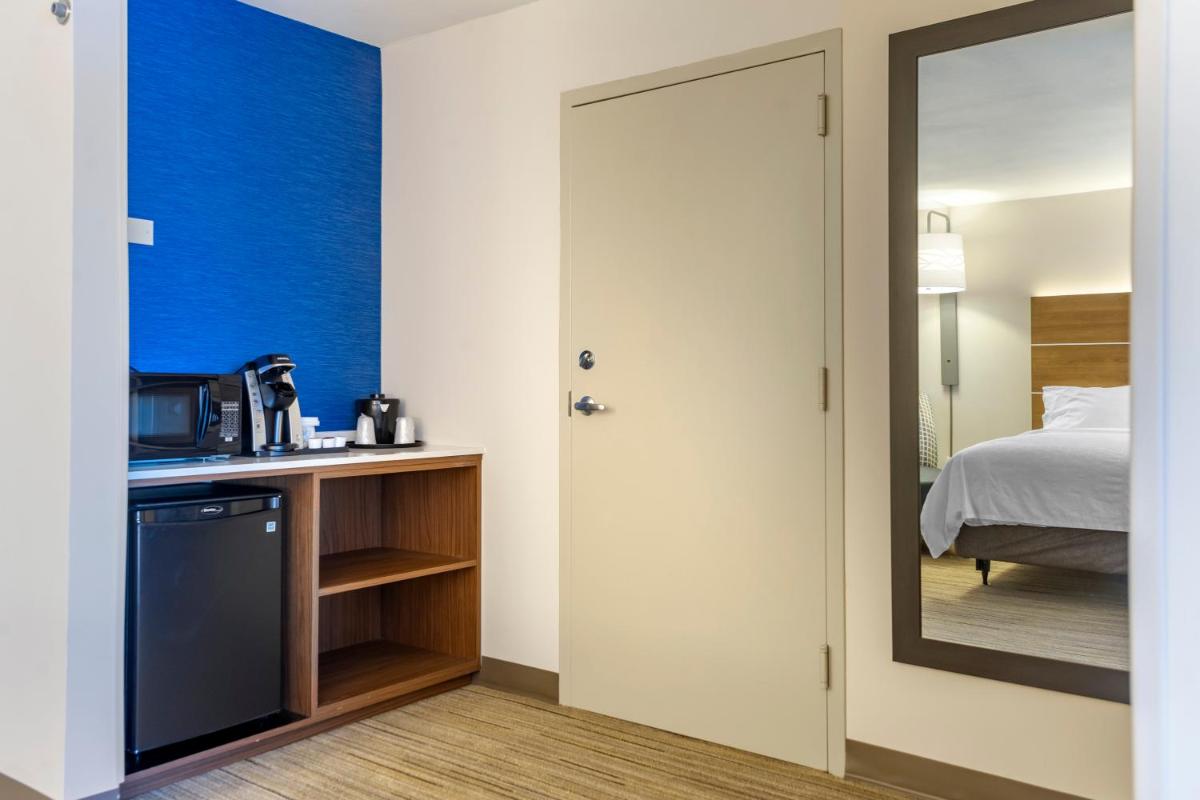 Holiday Inn Express Hotel & Suites Albuquerque Midtown an IHG Hotel - image 7
