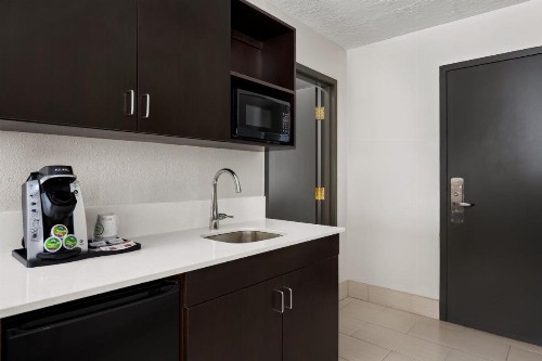 Holiday Inn Hotel & Suites Albuquerque Airport an IHG Hotel - image 19