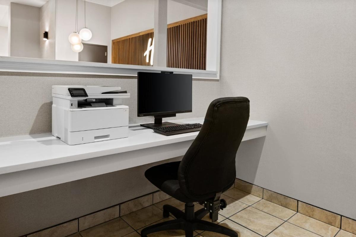 Holiday Inn Hotel & Suites Albuquerque Airport an IHG Hotel - image 4