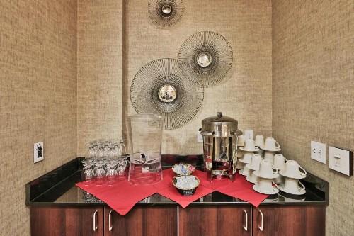 Holiday Inn Hotel and Suites Albuquerque - North Interstate 25 an IHG Hotel - image 27