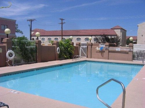 Hawthorn Suites by Wyndham Albuquerque - image 10